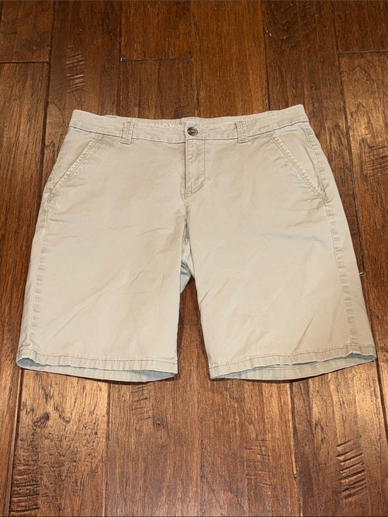Sonoma Pants - Size 4 Women’s Casual Khaki Shorts - Classic Summer Staple